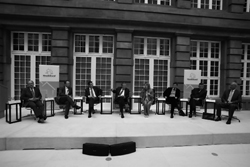 Podiumsdiskussion mit hochrangiger Besetzung